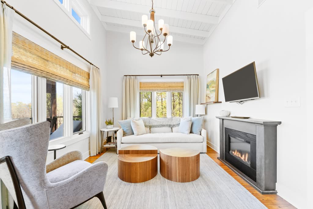 Afton Vinyard-living room