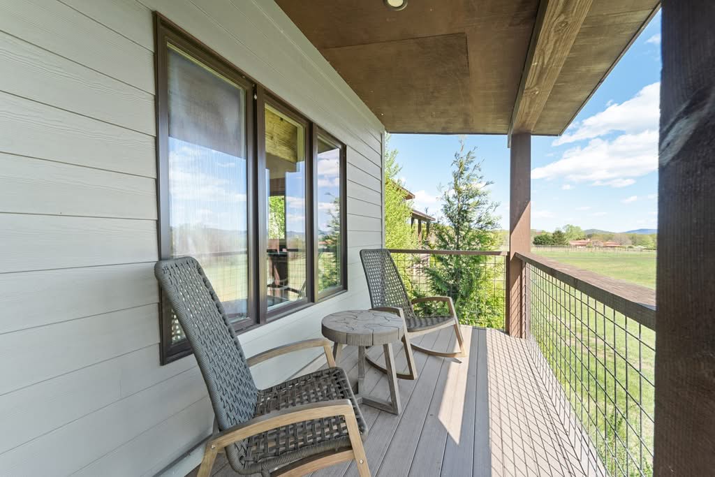 Afton Vinyardcabin patio